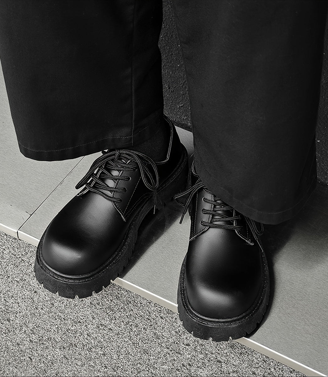 Shoes with a Mirror End, Soft-Soled, Big-Toe Design